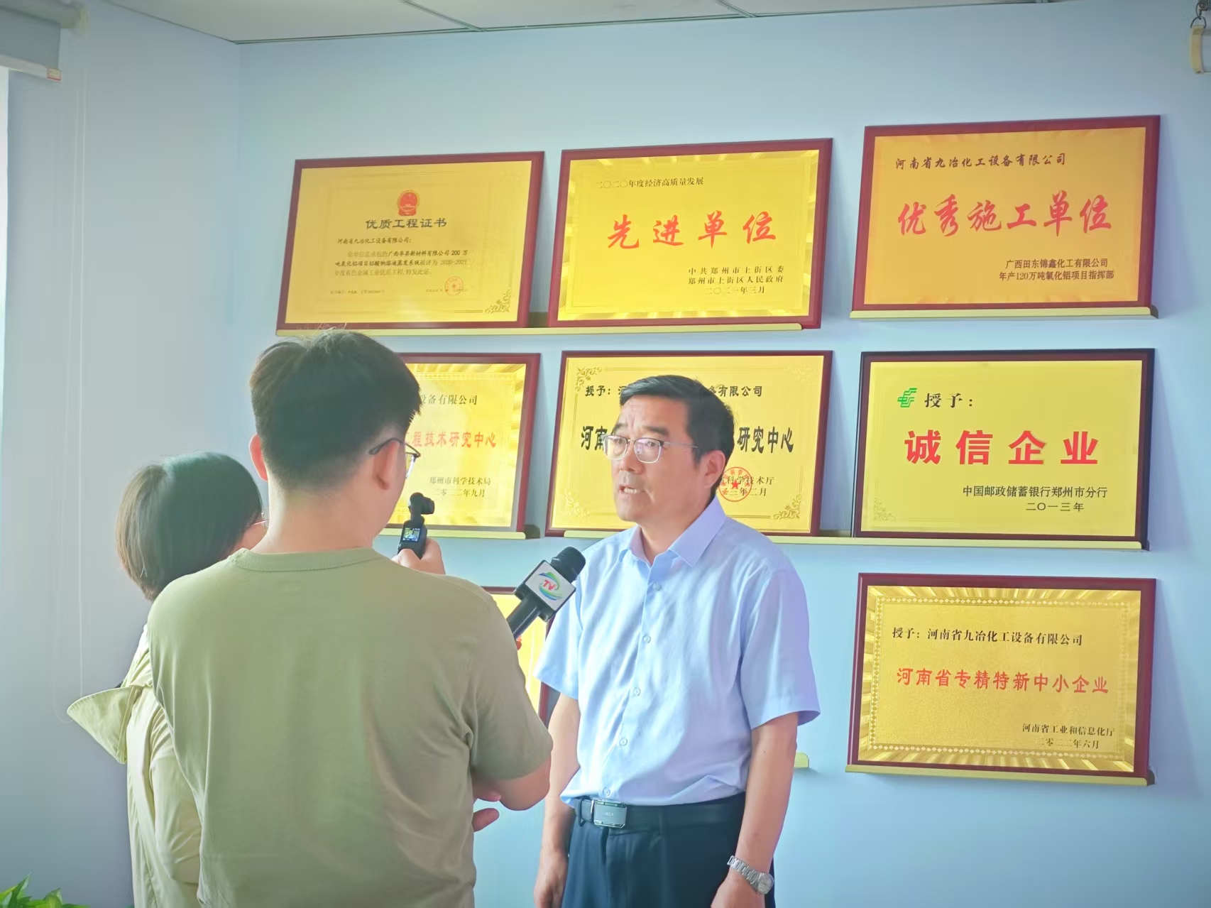 九冶化工董事长接受郑州电视台专访 畅谈企业发展与蒸发器创新技术