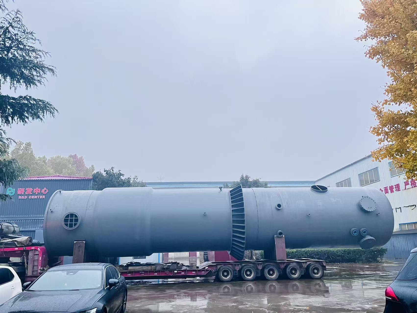 雨夜攻坚，赶工保交付！九冶化工冒雨连夜完成设备装车发货
